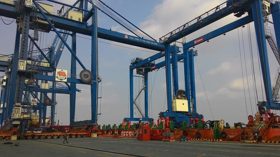 Bốc xếp, vận chuyển 2 cần cẩu giàn container nặng 550 tấn/cẩu và 2 cẩu Khung RTG nặng 130 tấn